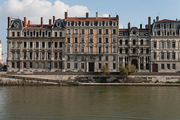 071007-161901-Lyona_x600